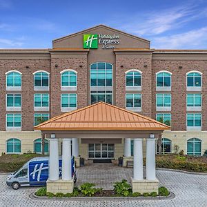 Holiday Inn Express & Suites Charleston Arpt-Conv Ctr Area By Ihg